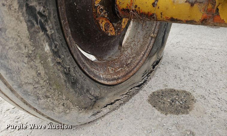 image for item DQ0302 Henke VB10  pull type sweeper