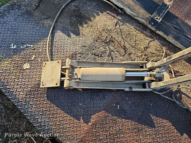 image for item DQ0333 Dump flatbed