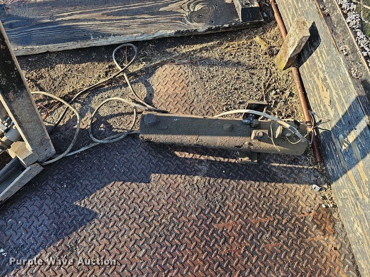 image for item DQ0333 Dump flatbed