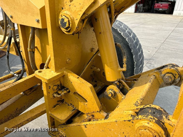 image for item DQ0940 2005 Caterpillar 140H VHP  motor grader