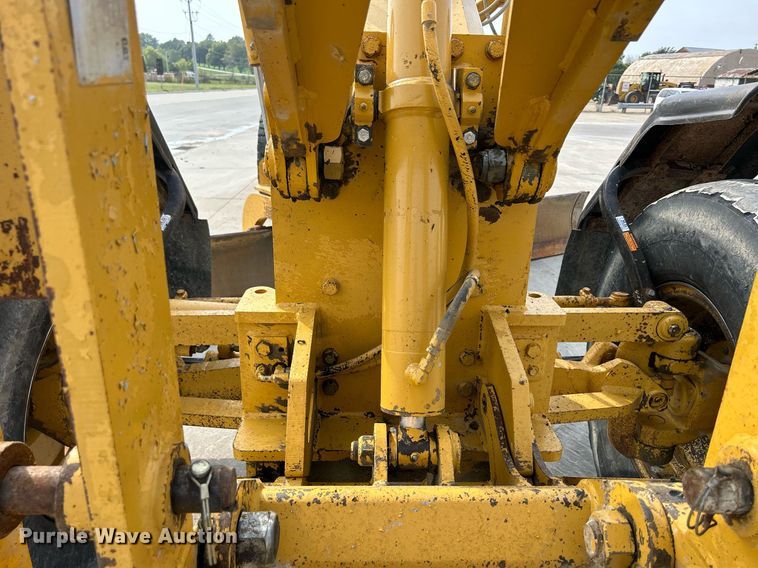 image for item DQ0940 2005 Caterpillar 140H VHP  motor grader