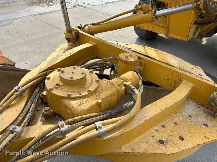 image for item DQ0940 2005 Caterpillar 140H VHP  motor grader