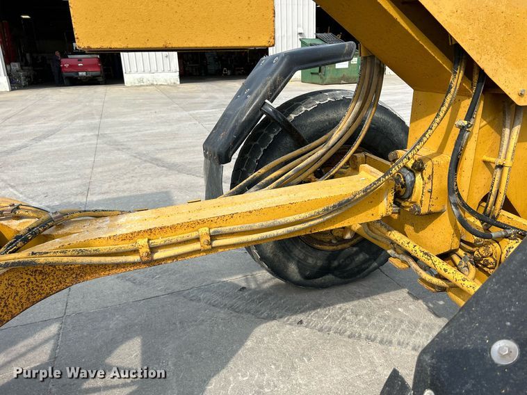 image for item DQ0940 2005 Caterpillar 140H VHP  motor grader