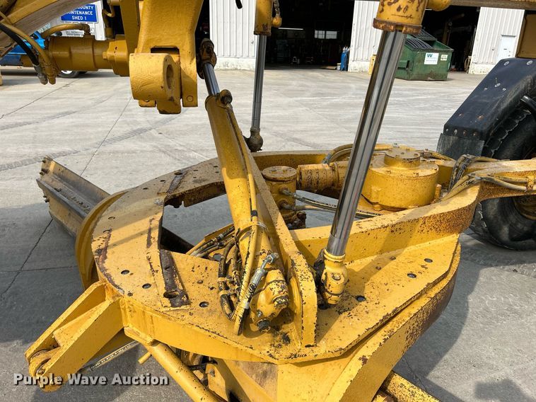 image for item DQ0940 2005 Caterpillar 140H VHP  motor grader