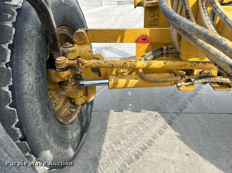 image for item DQ0940 2005 Caterpillar 140H VHP  motor grader