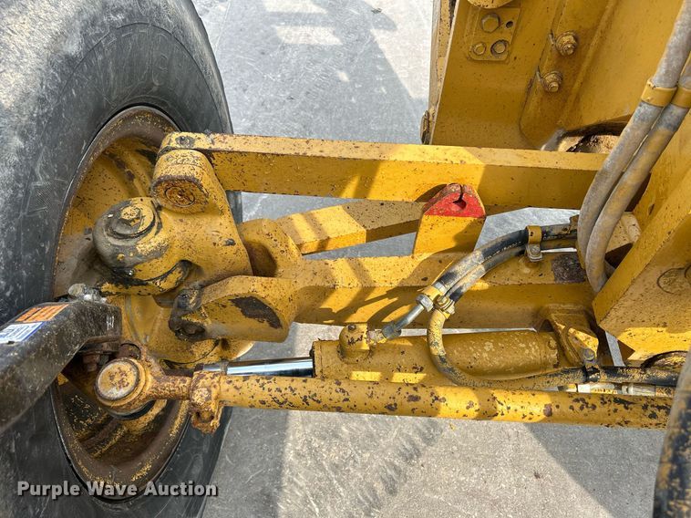 image for item DQ0940 2005 Caterpillar 140H VHP  motor grader