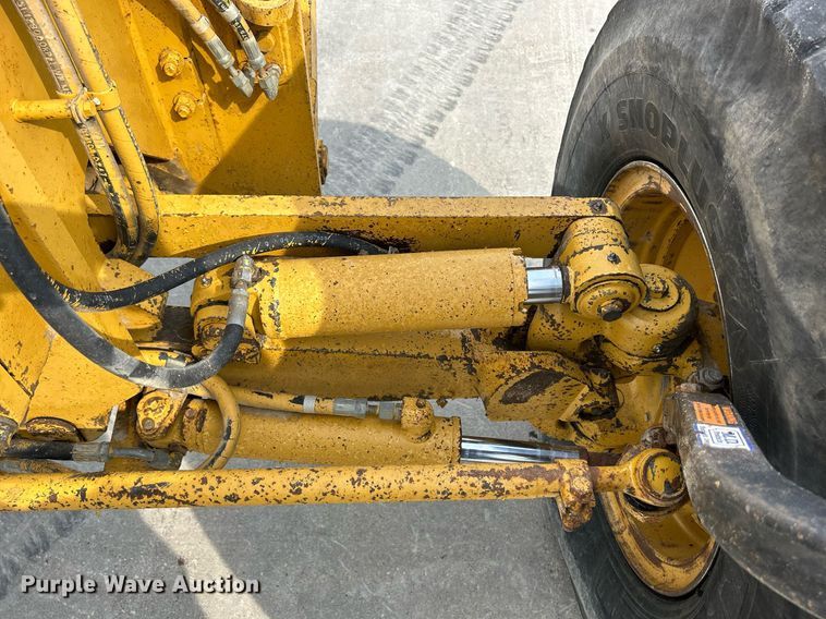 image for item DQ0940 2005 Caterpillar 140H VHP  motor grader