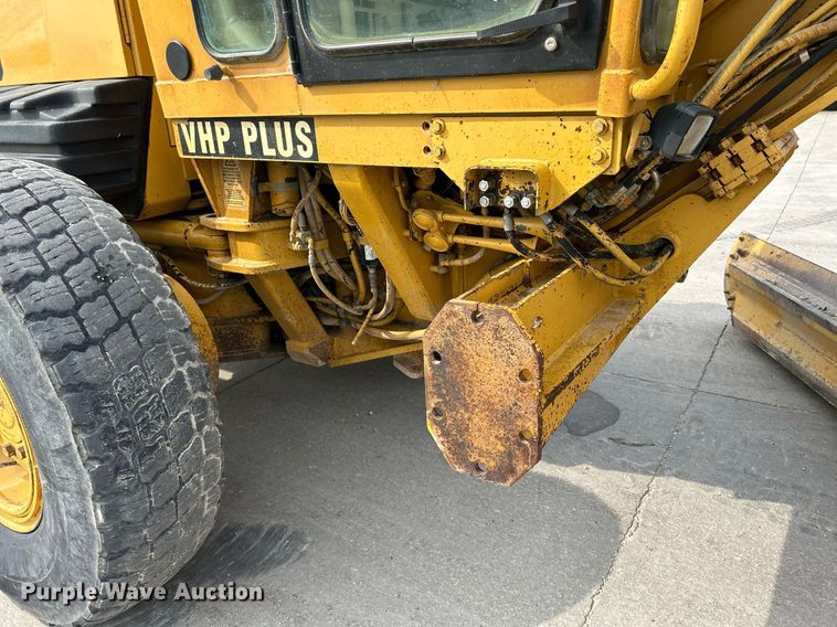 image for item DQ0940 2005 Caterpillar 140H VHP  motor grader