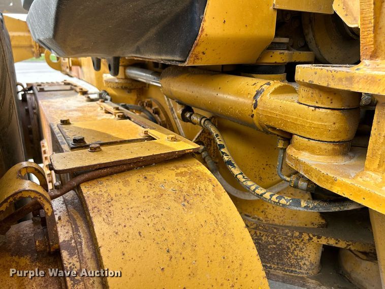 image for item DQ0940 2005 Caterpillar 140H VHP  motor grader