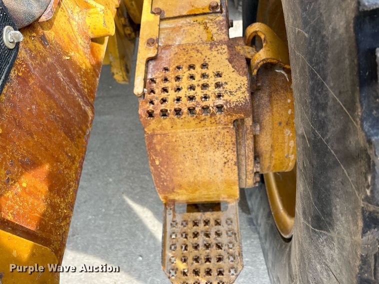 image for item DQ0940 2005 Caterpillar 140H VHP  motor grader