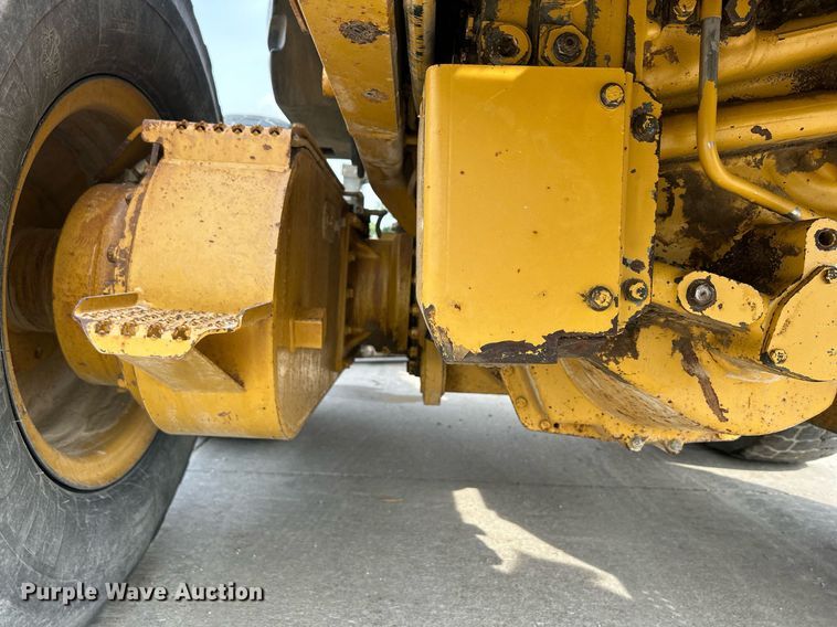 image for item DQ0940 2005 Caterpillar 140H VHP  motor grader