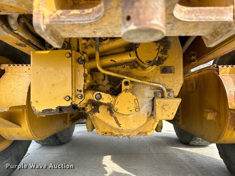 image for item DQ0940 2005 Caterpillar 140H VHP  motor grader