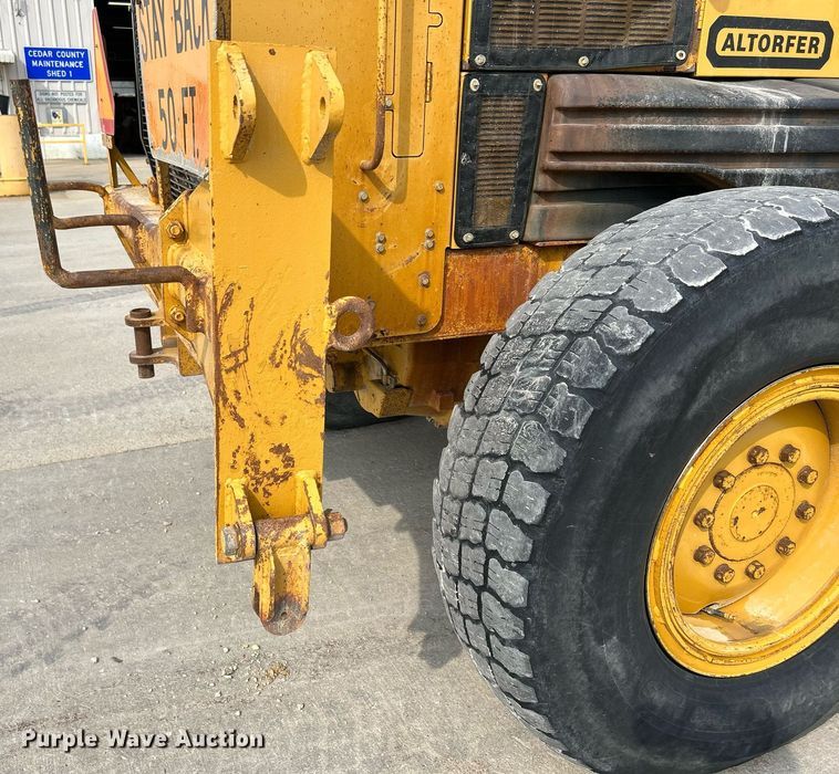 image for item DQ0940 2005 Caterpillar 140H VHP  motor grader