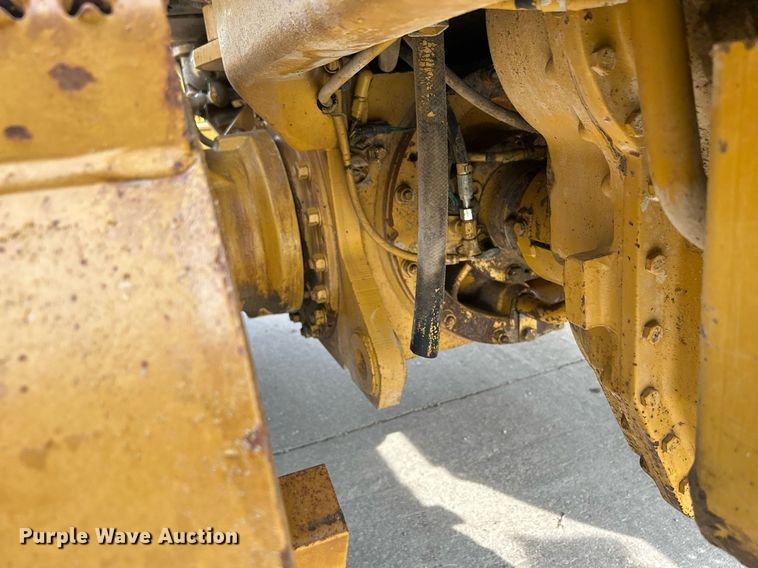 image for item DQ0940 2005 Caterpillar 140H VHP  motor grader