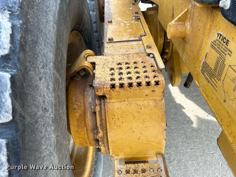 image for item DQ0940 2005 Caterpillar 140H VHP  motor grader