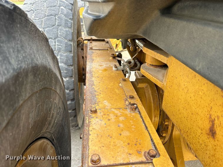 image for item DQ0940 2005 Caterpillar 140H VHP  motor grader