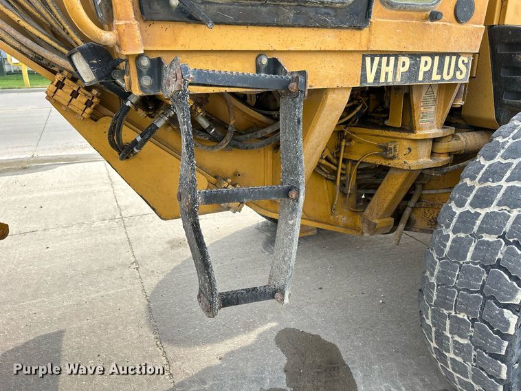 image for item DQ0940 2005 Caterpillar 140H VHP  motor grader