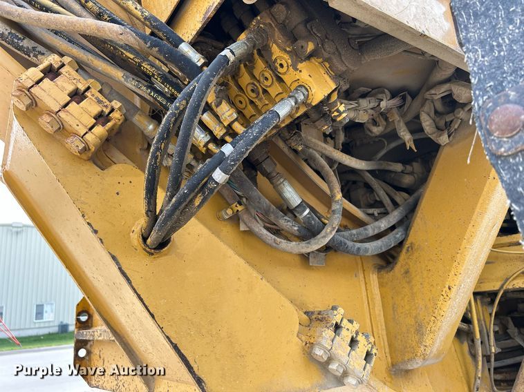 image for item DQ0940 2005 Caterpillar 140H VHP  motor grader