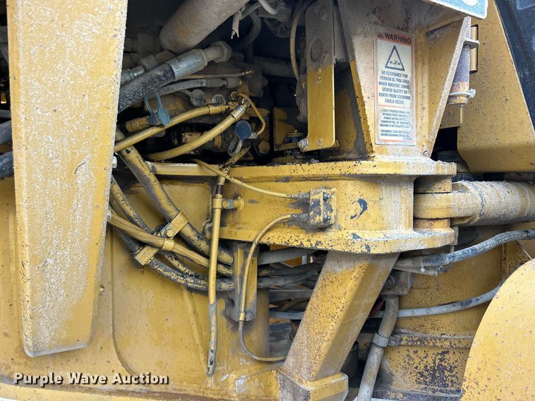image for item DQ0940 2005 Caterpillar 140H VHP  motor grader