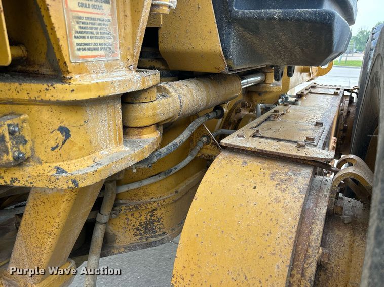 image for item DQ0940 2005 Caterpillar 140H VHP  motor grader