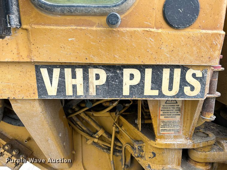 image for item DQ0940 2005 Caterpillar 140H VHP  motor grader
