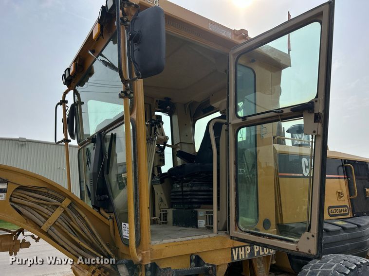 image for item DQ0940 2005 Caterpillar 140H VHP  motor grader