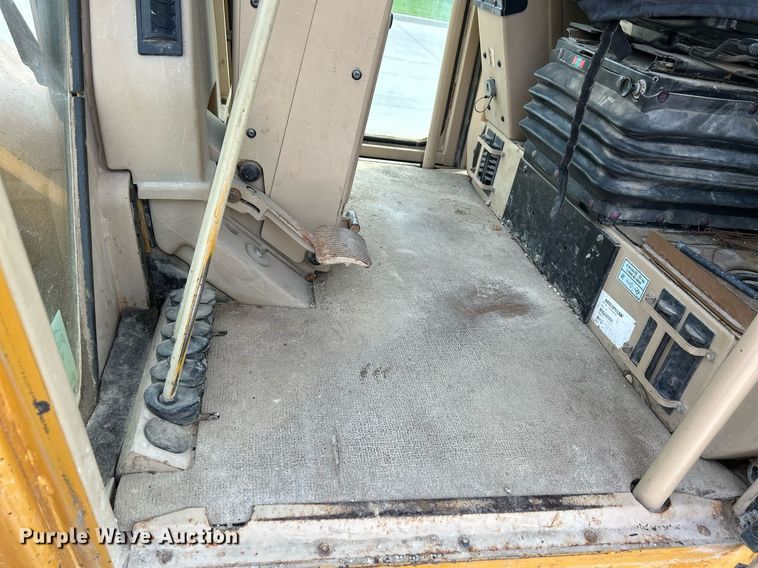 image for item DQ0940 2005 Caterpillar 140H VHP  motor grader