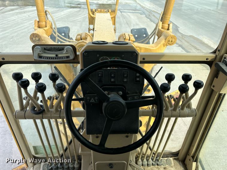 image for item DQ0940 2005 Caterpillar 140H VHP  motor grader