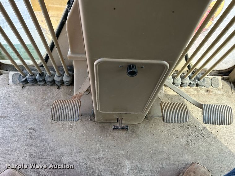 image for item DQ0940 2005 Caterpillar 140H VHP  motor grader