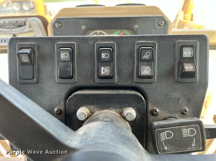 image for item DQ0940 2005 Caterpillar 140H VHP  motor grader