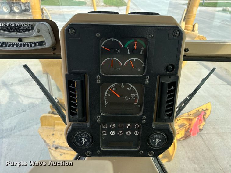 image for item DQ0940 2005 Caterpillar 140H VHP  motor grader