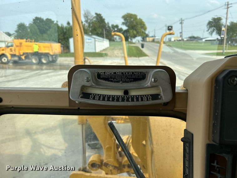 image for item DQ0940 2005 Caterpillar 140H VHP  motor grader