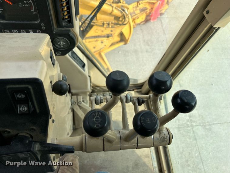 image for item DQ0940 2005 Caterpillar 140H VHP  motor grader