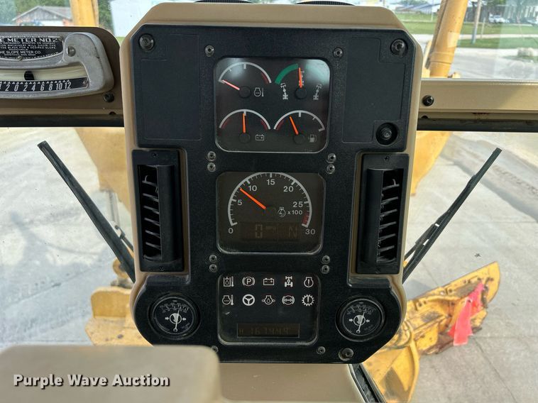 image for item DQ0940 2005 Caterpillar 140H VHP  motor grader