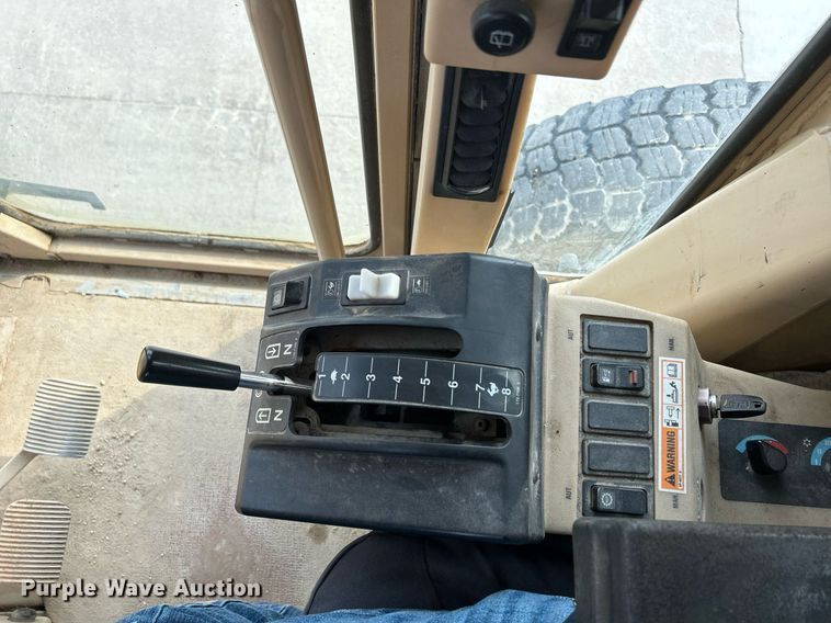 image for item DQ0940 2005 Caterpillar 140H VHP  motor grader