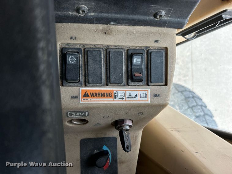 image for item DQ0940 2005 Caterpillar 140H VHP  motor grader