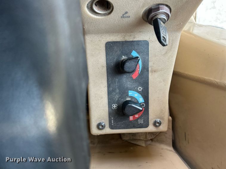 image for item DQ0940 2005 Caterpillar 140H VHP  motor grader