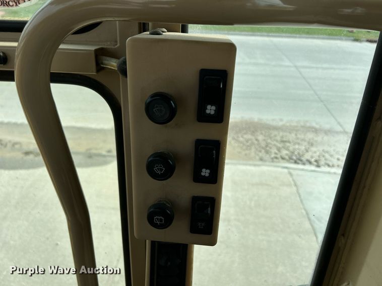 image for item DQ0940 2005 Caterpillar 140H VHP  motor grader