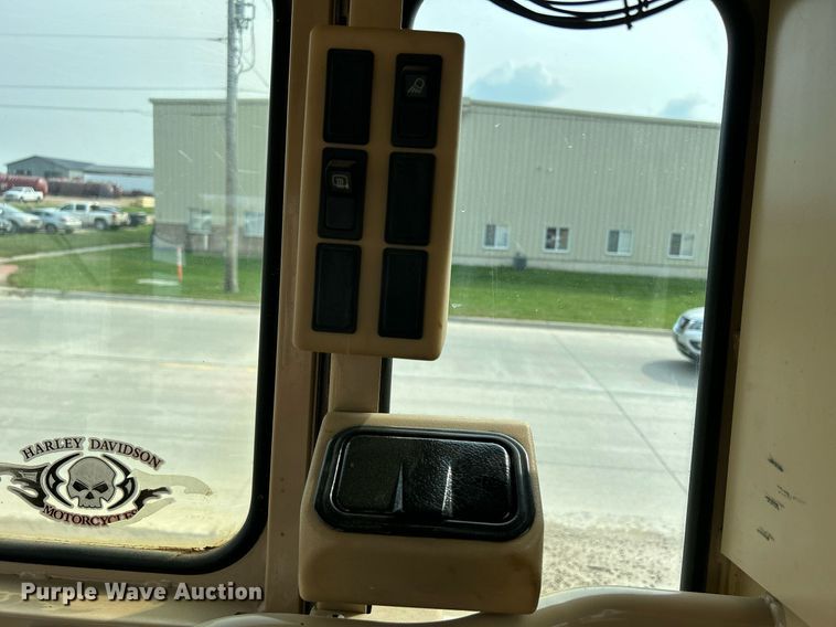 image for item DQ0940 2005 Caterpillar 140H VHP  motor grader