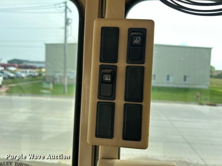 image for item DQ0940 2005 Caterpillar 140H VHP  motor grader