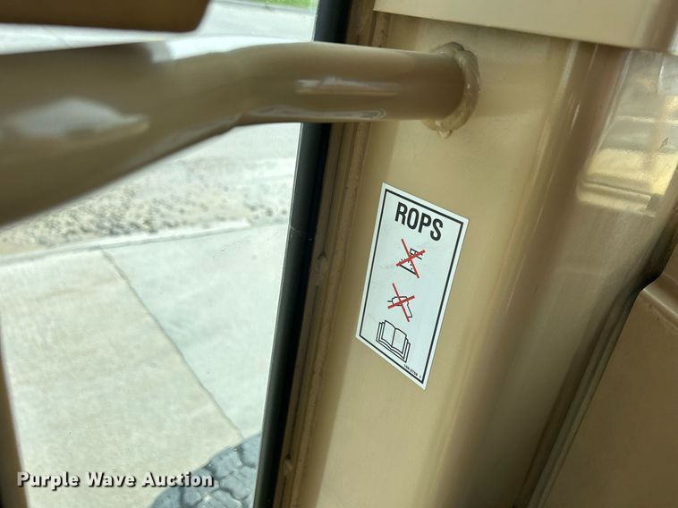 image for item DQ0940 2005 Caterpillar 140H VHP  motor grader