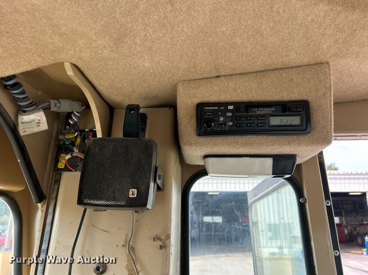 image for item DQ0940 2005 Caterpillar 140H VHP  motor grader