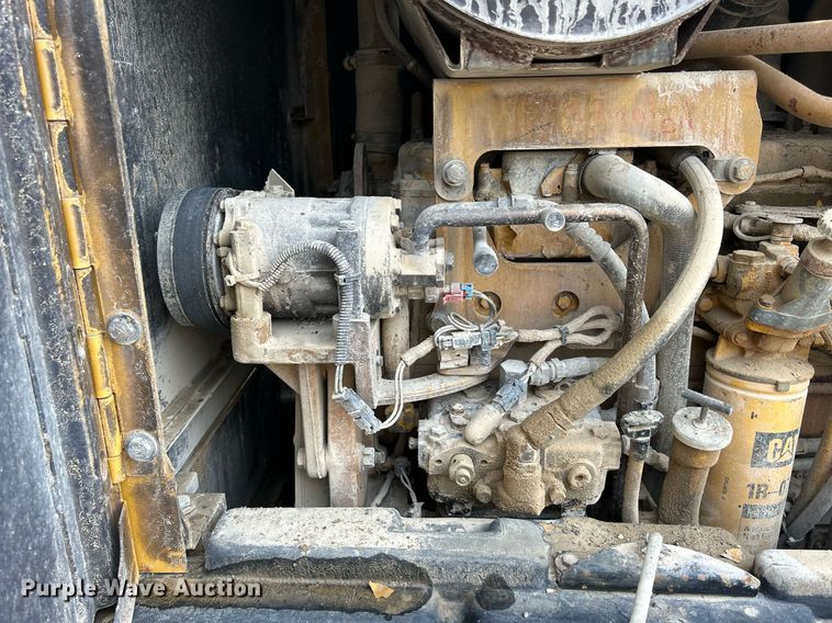 image for item DQ0940 2005 Caterpillar 140H VHP  motor grader