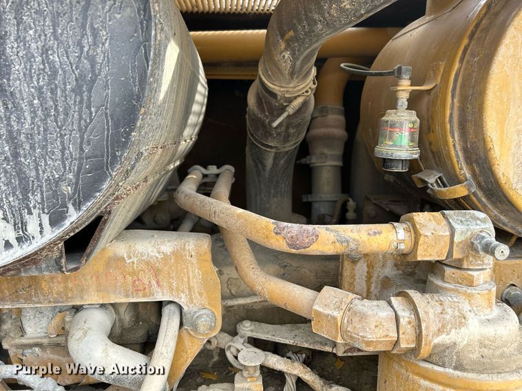 image for item DQ0940 2005 Caterpillar 140H VHP  motor grader