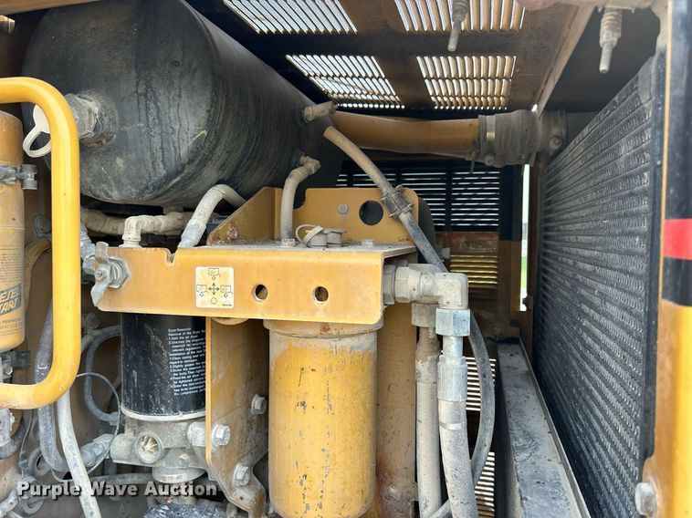 image for item DQ0940 2005 Caterpillar 140H VHP  motor grader