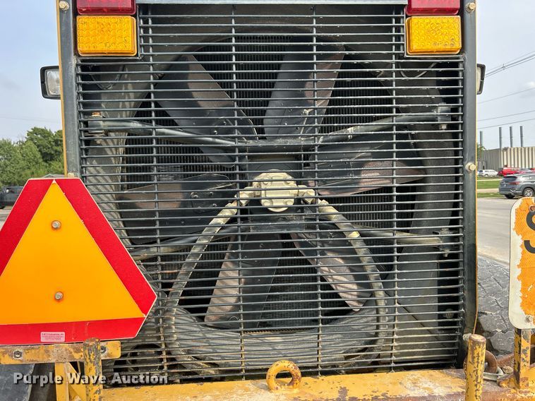 image for item DQ0940 2005 Caterpillar 140H VHP  motor grader