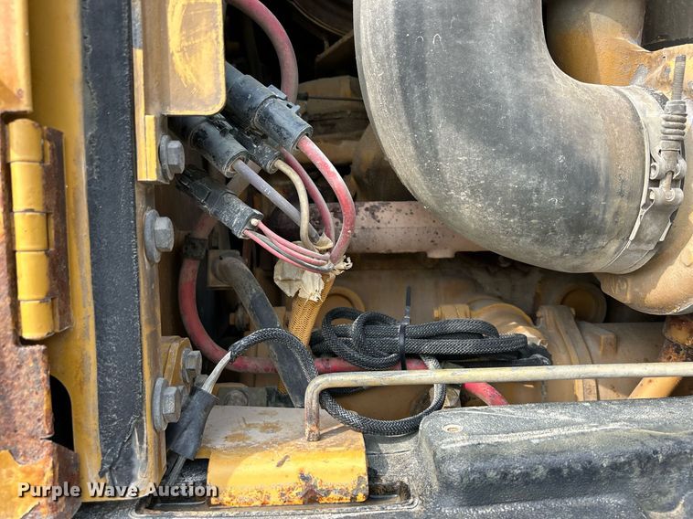 image for item DQ0940 2005 Caterpillar 140H VHP  motor grader