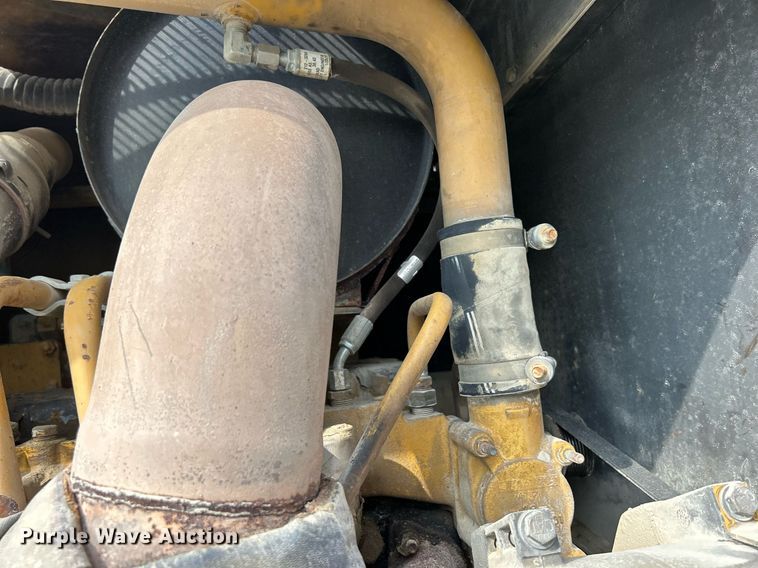 image for item DQ0940 2005 Caterpillar 140H VHP  motor grader