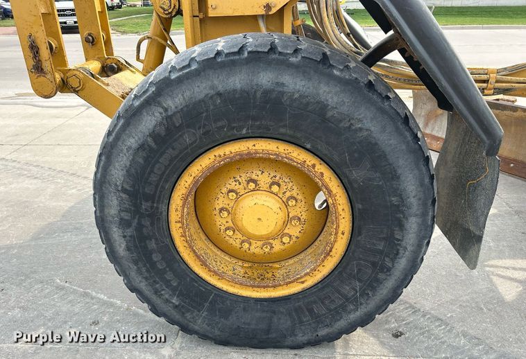 image for item DQ0940 2005 Caterpillar 140H VHP  motor grader