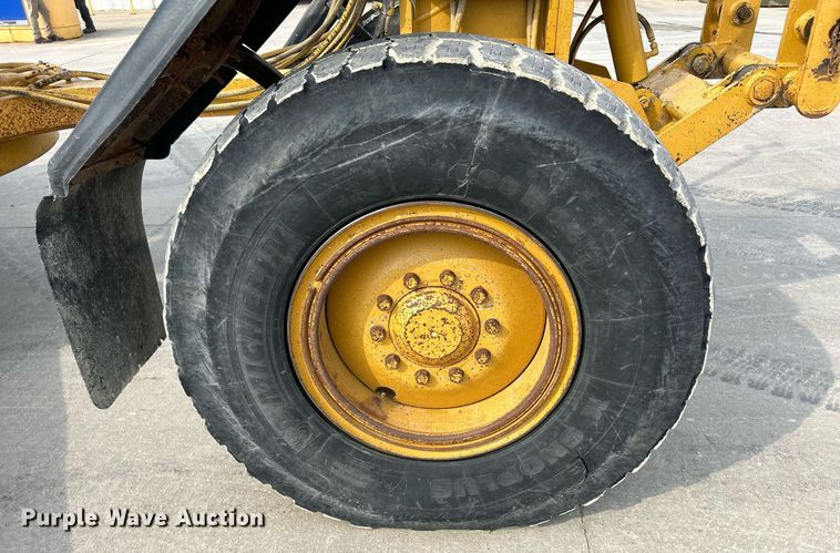 image for item DQ0940 2005 Caterpillar 140H VHP  motor grader